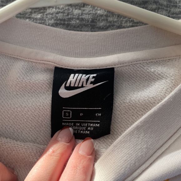Cropped Nike Crew Neck - Picture 3 of 3